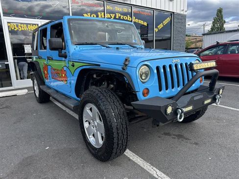 Used 2012 Jeep Wrangler Unlimited Sahara w/ Connectivity Group AWD/4WD image 7
