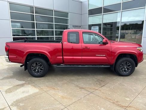 Used 2023 Toyota Tacoma SR5 AWD/4WD image 8