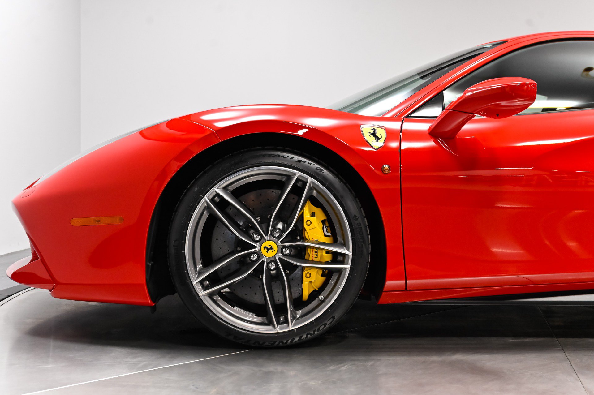 Used 2018 Ferrari 488 GTB RWD image 19