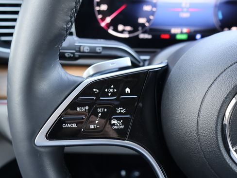 Used 2025 Mercedes-Benz GLE 450e GLE 450e4 image 35