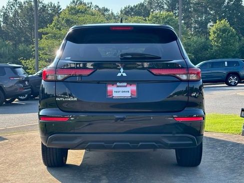 Used 2022 Mitsubishi Outlander ES FWD image 6