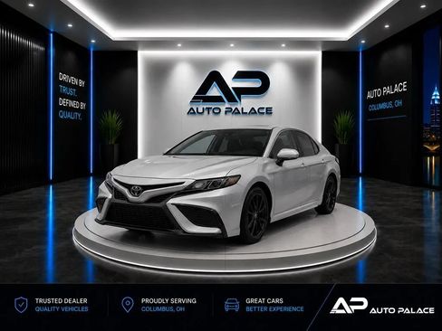 Used 2021 Toyota Camry SE FWD image 1