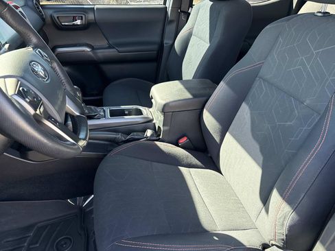 Used 2019 Toyota Tacoma TRD Sport w/ Technology Package image 14