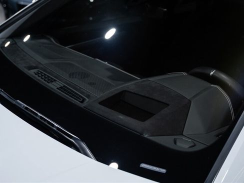 Used 2022 Lamborghini Urus AWD/4WD image 16