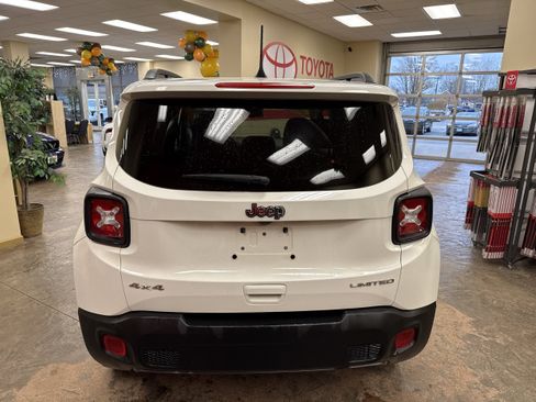 Used 2022 Jeep Renegade Limited w/ Sun, Sound & Wheels Group AWD/4WD image 9