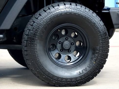 Used 2010 Jeep Wrangler Unlimited Sport image 37