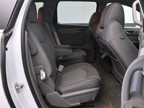 Used 2017 Chevrolet Traverse LT image 16