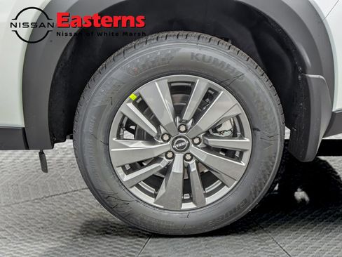 New 2025 Nissan Pathfinder SV w/ SV Premium Package image 11