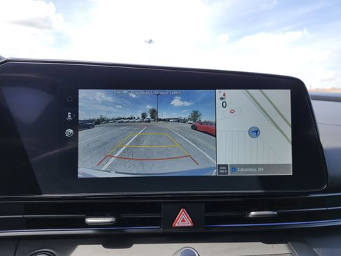 Used 2025 Hyundai Elantra SEL image 2