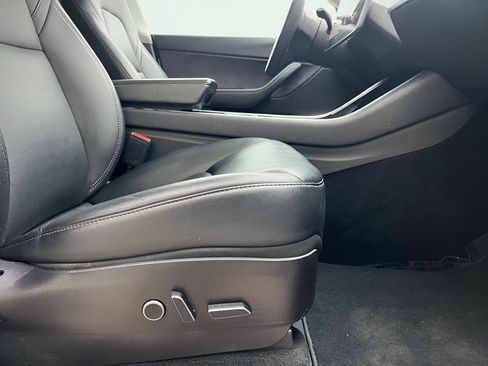 Used 2021 Tesla Model Y Long Range image 37