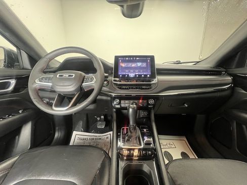 Used 2024 Jeep Compass Trailhawk image 9