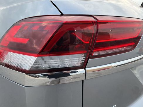 Used 2022 Volkswagen Atlas Cross Sport SE image 6