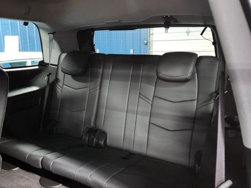 Used 2020 Cadillac Escalade Luxury image 24