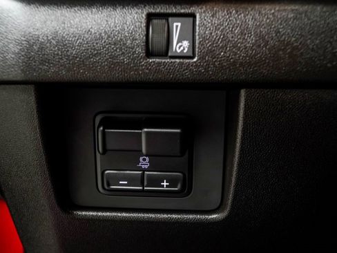 Used 2024 GMC Canyon Denali image 40