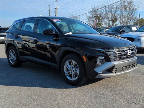 New 2025 Hyundai Tucson SE image 3