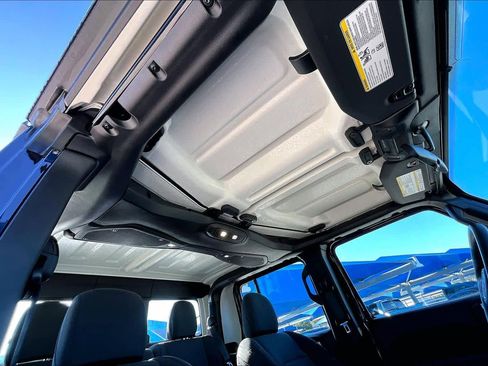 Used 2024 Jeep Gladiator Sport image 26