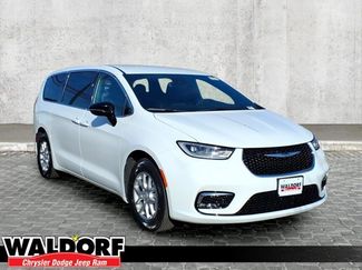 New 2026 Chrysler Pacifica Select video 1