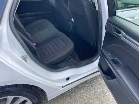 Used 2019 Ford Fusion SE FWD image 13
