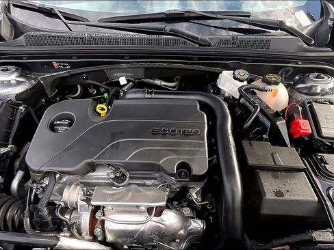 Used 2024 Chevrolet Malibu LT image 32