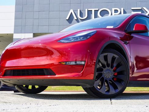 Used 2024 Tesla Model Y Performance AWD/4WD image 2