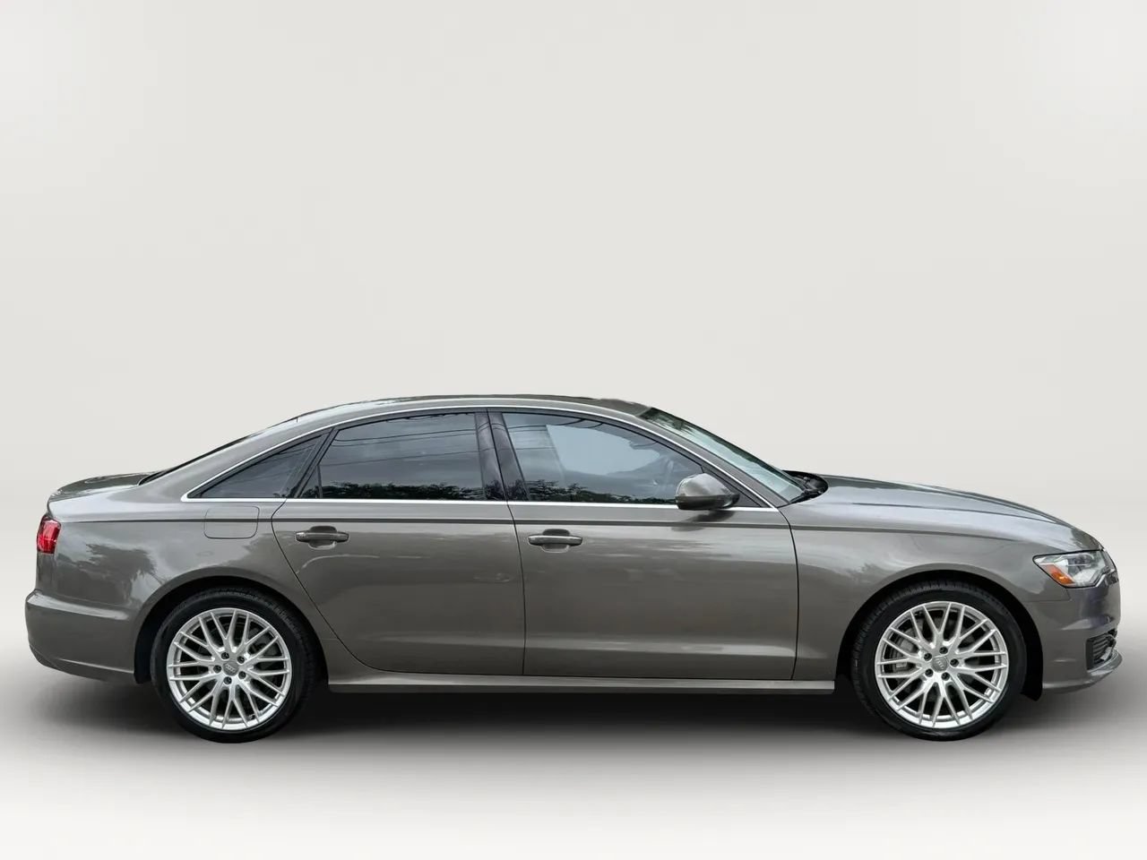 Used 2016 Audi A6 2.0T Premium Plus w/ Premium Plus Package AWD/4WD image 2