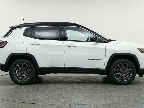 Used 2025 Jeep Compass Trailhawk AWD/4WD image 11