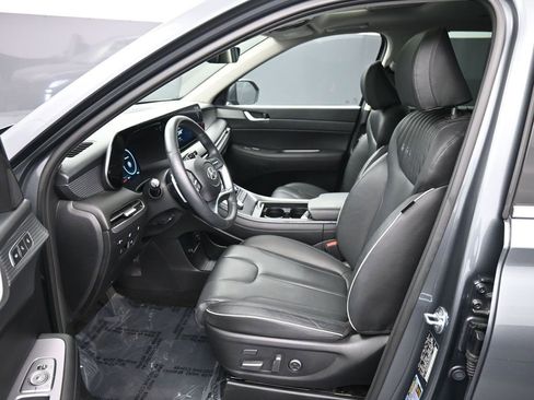 Certified 2025 Hyundai Palisade Limited image 19