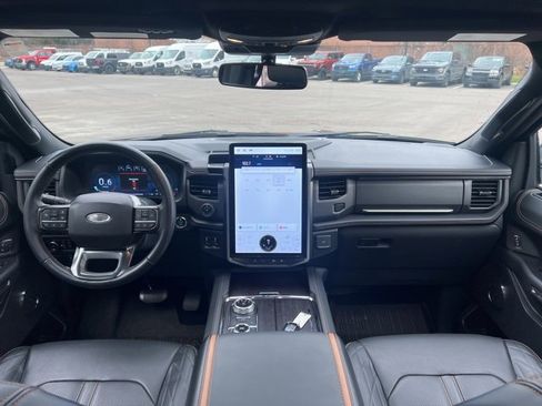 Used 2024 Ford Expedition Platinum image 22