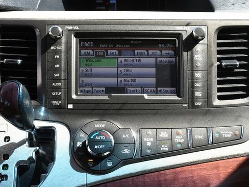 Used 2014 Toyota Sienna Limited w/ Limited Premium Package image 21