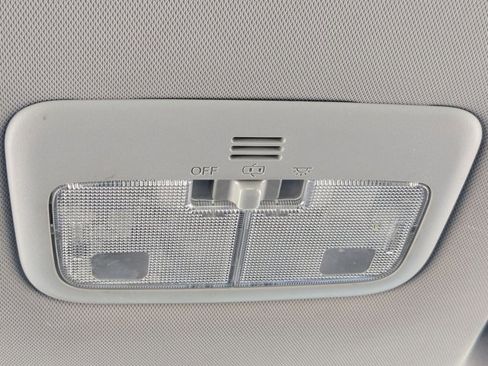 Used 2018 Toyota Corolla SE image 12