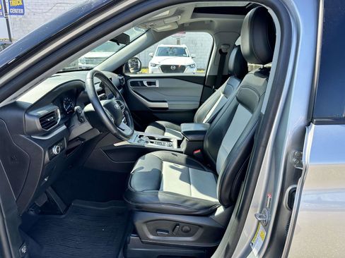 Used 2023 Ford Explorer XLT w/ Equipment Group 202A image 12