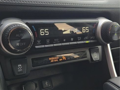 Used 2021 Toyota RAV4 XLE image 14