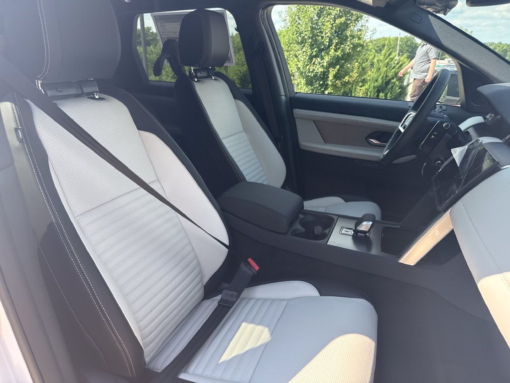 New 2026 Land Rover Discovery Sport Landmark AWD/4WD image 15