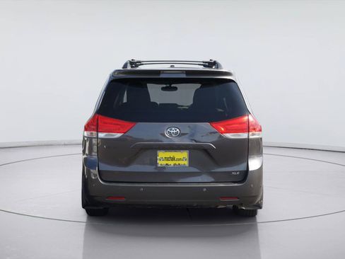 Used 2013 Toyota Sienna XLE FWD image 7