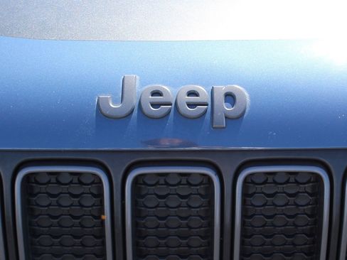 Used 2022 Jeep Renegade Trailhawk AWD/4WD image 11