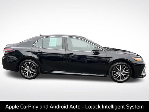Used 2021 Toyota Camry XLE FWD image 8