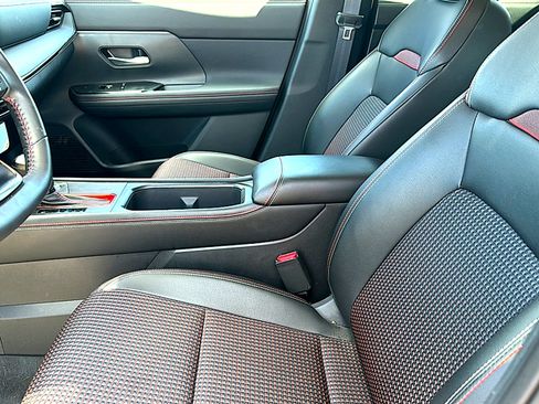 Certified 2025 Nissan Kicks SR FWD image 12