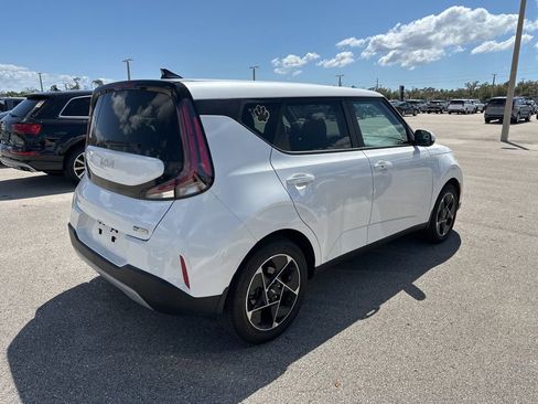 Used 2024 Kia Soul EX image 8