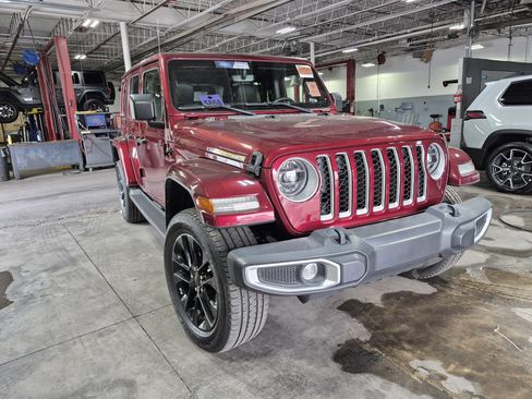 Used 2021 Jeep Wrangler Sahara w/ Cold Weather Group image 13