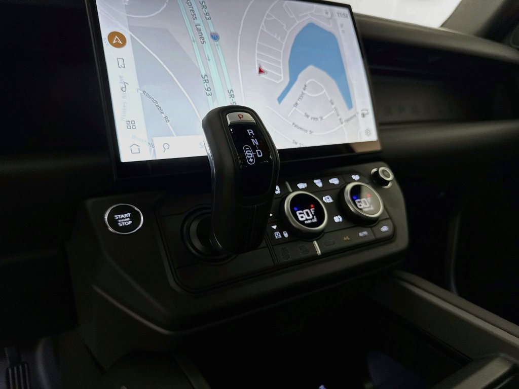 New 2026 Land Rover Defender 110 X-Dynamic SE AWD/4WD image 17