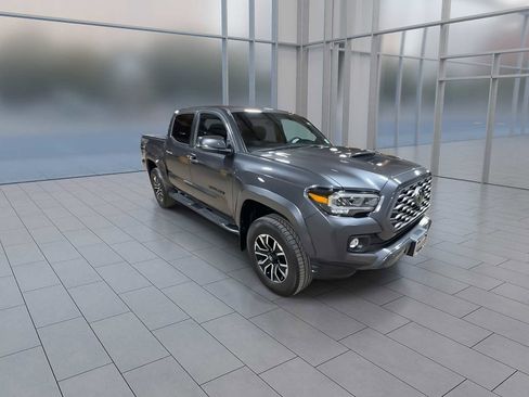 Used 2023 Toyota Tacoma TRD Sport image 2
