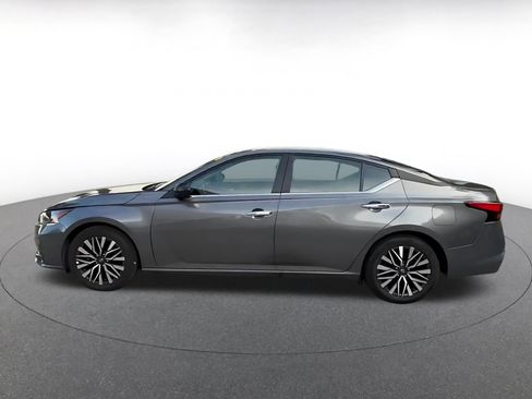 Used 2025 Nissan Altima 2.5 SV FWD image 9