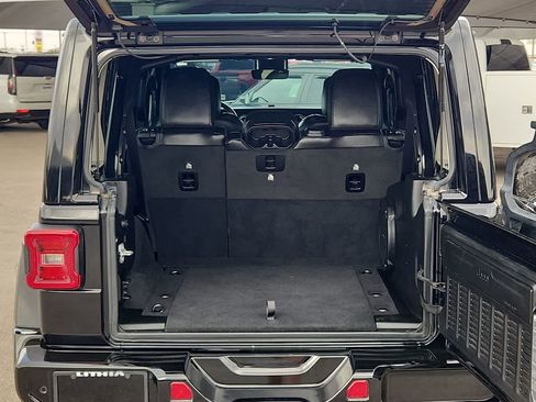 Used 2020 Jeep Wrangler Unlimited Sahara image 23