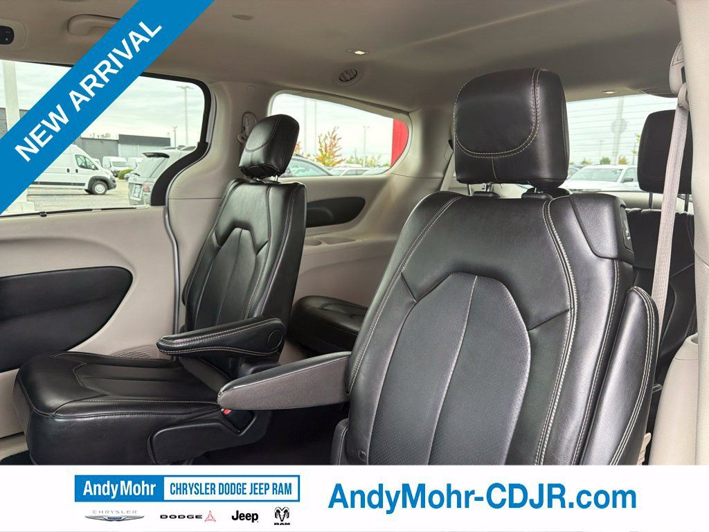 Used 2024 Chrysler Pacifica Touring-L FWD image 17
