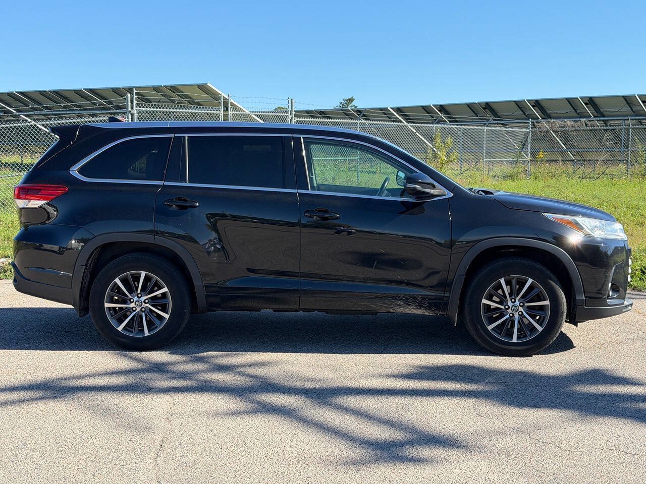 Used 2018 Toyota Highlander XLE AWD/4WD image 6
