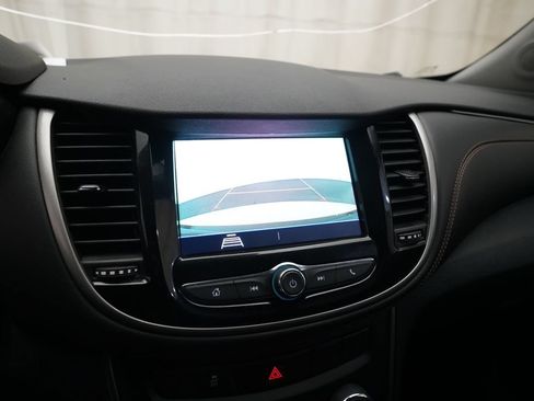 Used 2020 Chevrolet Trax LT FWD image 19