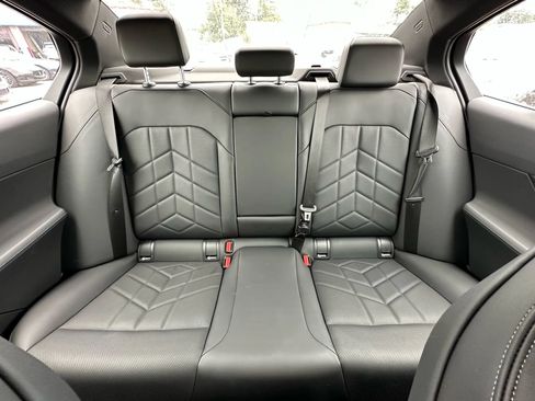 Used 2024 BMW i5 eDrive40i image 16