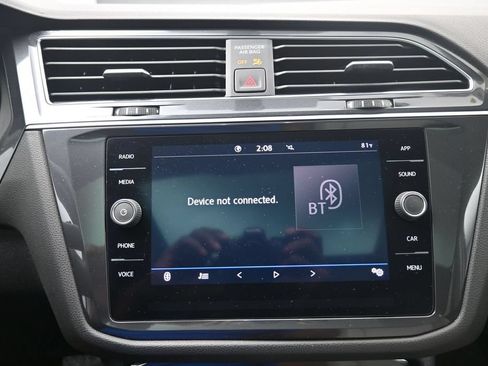 Used 2020 Volkswagen Tiguan SE FWD image 11
