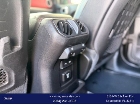 Used 2018 Jeep Wrangler Unlimited Rubicon w/ Dual Top Group image 16