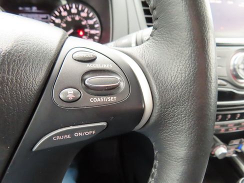 Used 2019 Nissan Pathfinder SV image 20